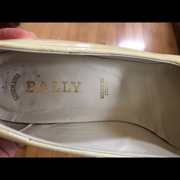Bally Cream Patent Pumps - Picture 4 of 7